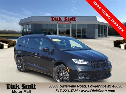 Certified 2021 Chrysler Pacifica Touring-L w/ Uconnect Theater Family Group
