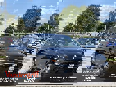 Used 2025 Hyundai Elantra SE