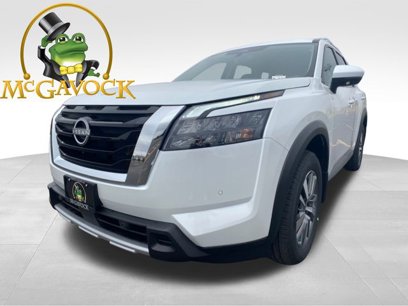 New 2025 Nissan Pathfinder SV w/ Black Appearance Package