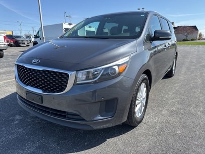 Used 2017 Kia Sedona LX w/ LX Essentials Premium Package