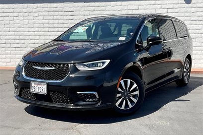 Certified 2022 Chrysler Pacifica Touring-L