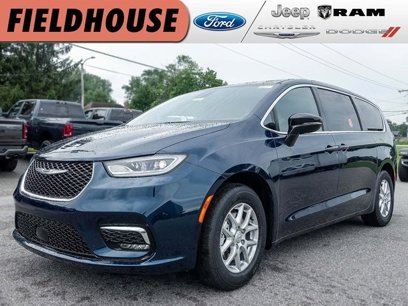 New 2025 Chrysler Pacifica Select