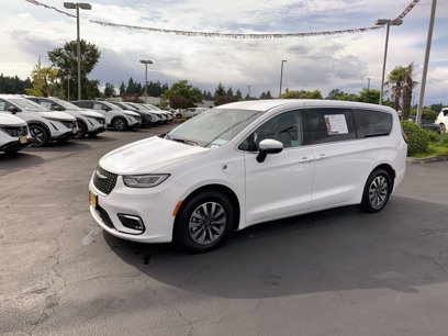 Used 2023 Chrysler Pacifica Touring-L