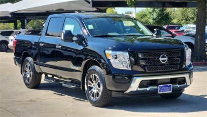 New 2024 Nissan Titan SV w/ SV Convenience Package