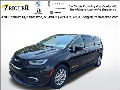 Used 2024 Chrysler Pacifica Touring-L
