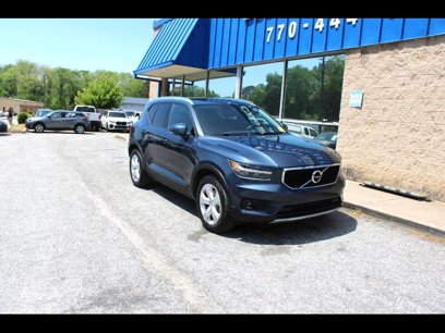 Used 2022 Volvo XC40 T4 Momentum