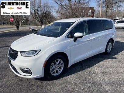 Used 2023 Chrysler Pacifica Touring-L