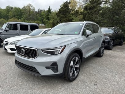 New 2025 Volvo XC40 B5 Plus