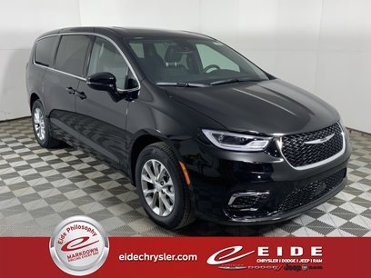 New 2025 Chrysler Pacifica Select