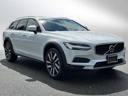 New 2025 Volvo V90 B6 Cross Country Plus w/ Protection Package Premier