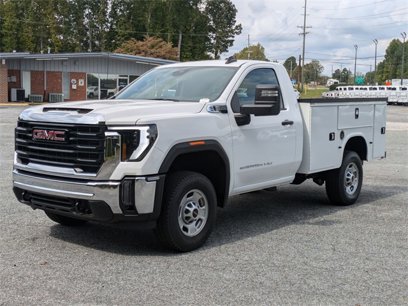 New 2024 GMC Sierra 2500 Pro w/ Convenience Package