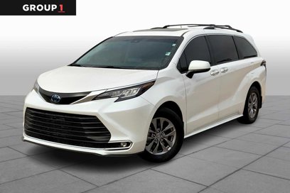 Used 2023 Toyota Sienna XLE