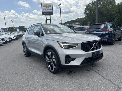 Used 2025 Volvo XC40 B5 Plus