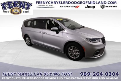 Used 2023 Chrysler Pacifica Touring-L