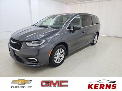 Used 2023 Chrysler Pacifica Touring-L