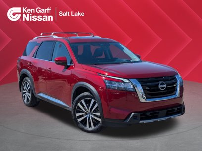 Used 2024 Nissan Pathfinder Platinum w/ Cargo Package