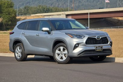Used 2024 Toyota Highlander LE