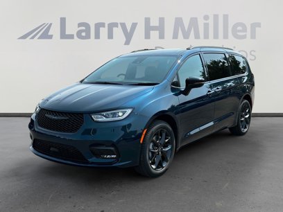 New 2025 Chrysler Pacifica Limited
