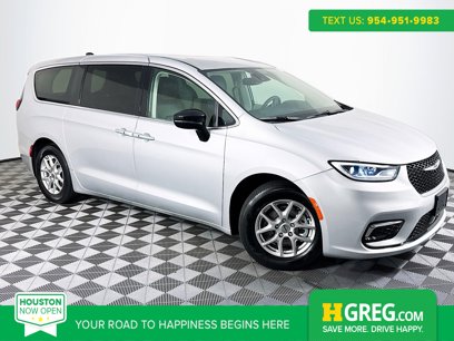 Used 2024 Chrysler Pacifica Touring-L
