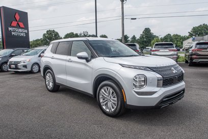 New 2024 Mitsubishi Outlander ES