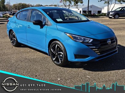 New 2025 Nissan Versa SR w/ Trunk Package