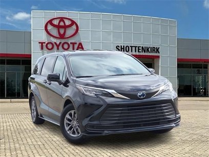 Used 2023 Toyota Sienna LE