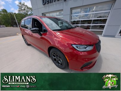 New 2025 Chrysler Pacifica Select