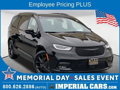 New 2025 Chrysler Pacifica Limited
