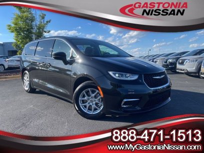 Used 2023 Chrysler Pacifica Touring-L