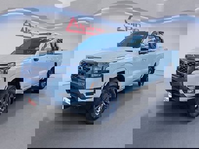 New 2025 Nissan Frontier SV w/ SV Convenience Package