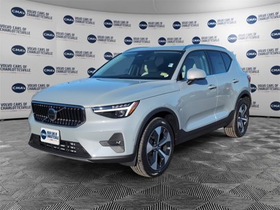 New 2025 Volvo XC40 B5 Plus w/ Climate Package