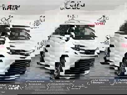 Used 2025 Toyota Sienna LE