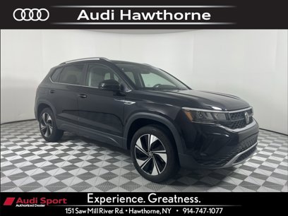 Used 2024 Volkswagen Taos SE w/ Panoramic Sunroof Package