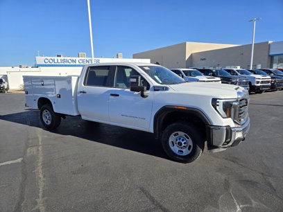 New 2024 GMC Sierra 2500 Pro w/ Convenience Package