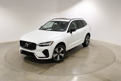 New 2025 Volvo XC60 T8 Core w/ Climate Package
