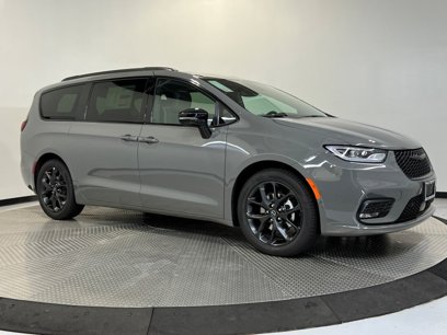 New 2025 Chrysler Pacifica Limited