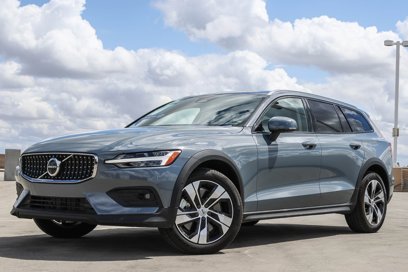 Used 2024 Volvo V60 B5 Cross Country Plus