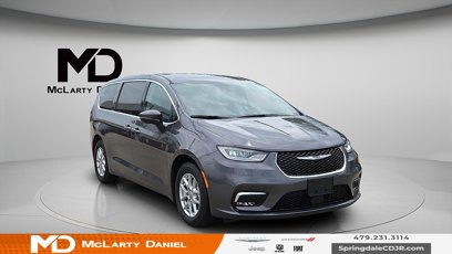Used 2023 Chrysler Pacifica Touring-L