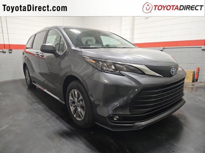 New 2025 Toyota Sienna XLE