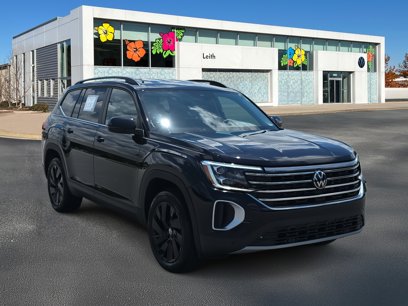Used 2024 Volkswagen Atlas SE w/ Black Wheel Package