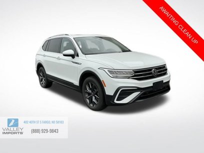 Used 2022 Volkswagen Tiguan SE w/ Panoramic Sunroof Package