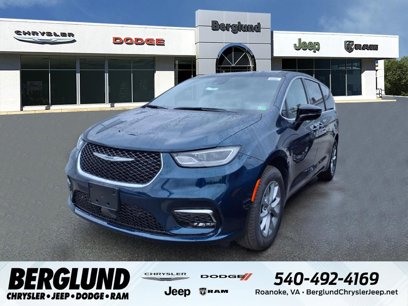 New 2025 Chrysler Pacifica Select