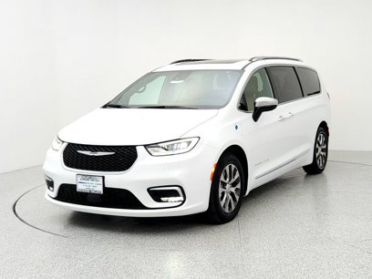 Used 2023 Chrysler Pacifica Pinnacle