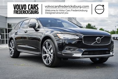 New 2025 Volvo V90 B6 Cross Country Ultra w/ Protection Package Premier