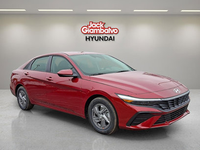New 2025 Hyundai Elantra SE