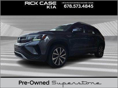 Used 2023 Volkswagen Taos SE w/ Panoramic Sunroof Package
