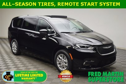 New 2025 Chrysler Pacifica Select