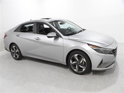 Used 2023 Hyundai Elantra Limited w/ Preferred Accessory Package
