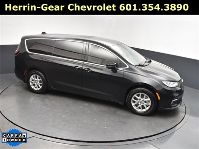Used 2023 Chrysler Pacifica Touring-L