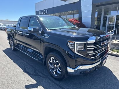 New 2025 GMC Sierra 1500 SLT
